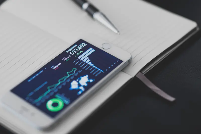 Smartphone qui affiche des données de suivi